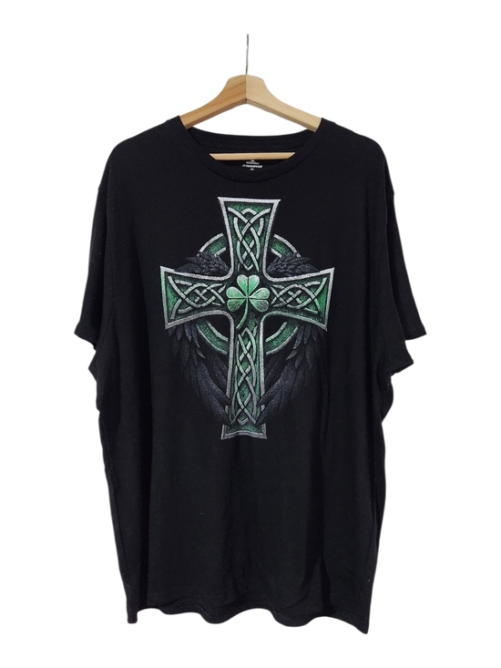 Source Unknown Other - Black T-Shirt with Green Celtic Cross Graphic